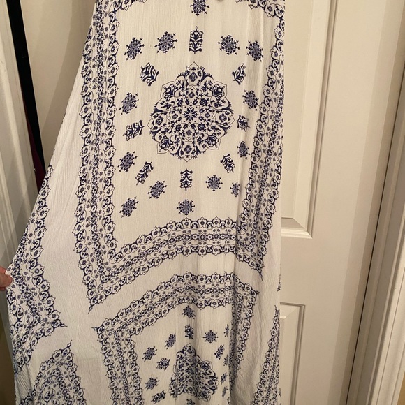 Romeo & Juliet Couture white & blue maxi dress. - Picture 6 of 9